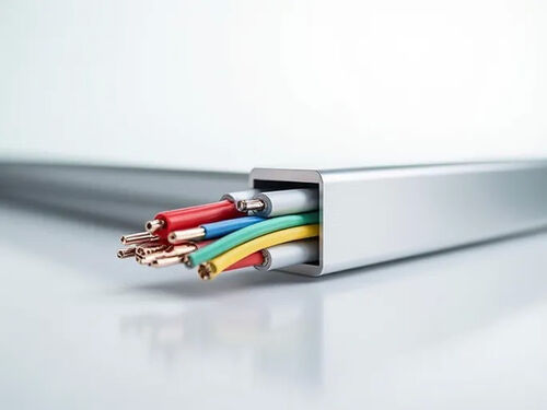 Último Blog da Empresa Sobre Caixas de cabo de 100 mm melhoram o gerenciamento de fios para espaços de trabalho sem confusão