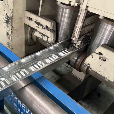 良い価格 高さ 50mm 形状のレースウェイケーブルトレイ 温度範囲 -40°C から 120°C 厳しい環境でケーブルを保護するために オンライン