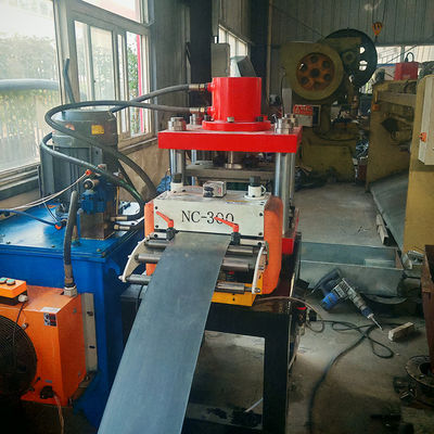 Goede prijs. Eenvoudige bediening geperforeerde kabel tray machine met 220V spanning en voordelen online