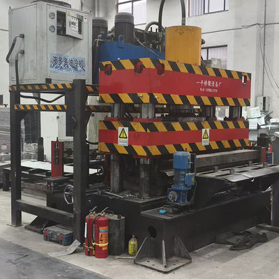 Ein guter Preis. Schwere Kabel-Tray-Formmaschine mit 380V Spannung und leistungsstarkem 2*45kw Motor Online