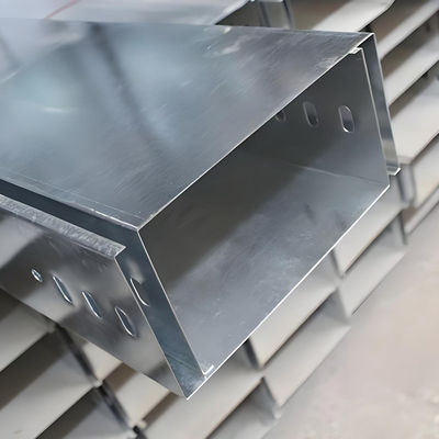 Giá tốt. Steel Slotted Cable Tray with 4 Slots and 50mm Height for Indoor/Outdoor Applications trực tuyến