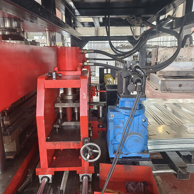 Un bon prix. Machine de formage à rouleaux pour chemins de câbles d'occasion, fabrication automatique de chemins de câbles à échelle et perforés en ligne